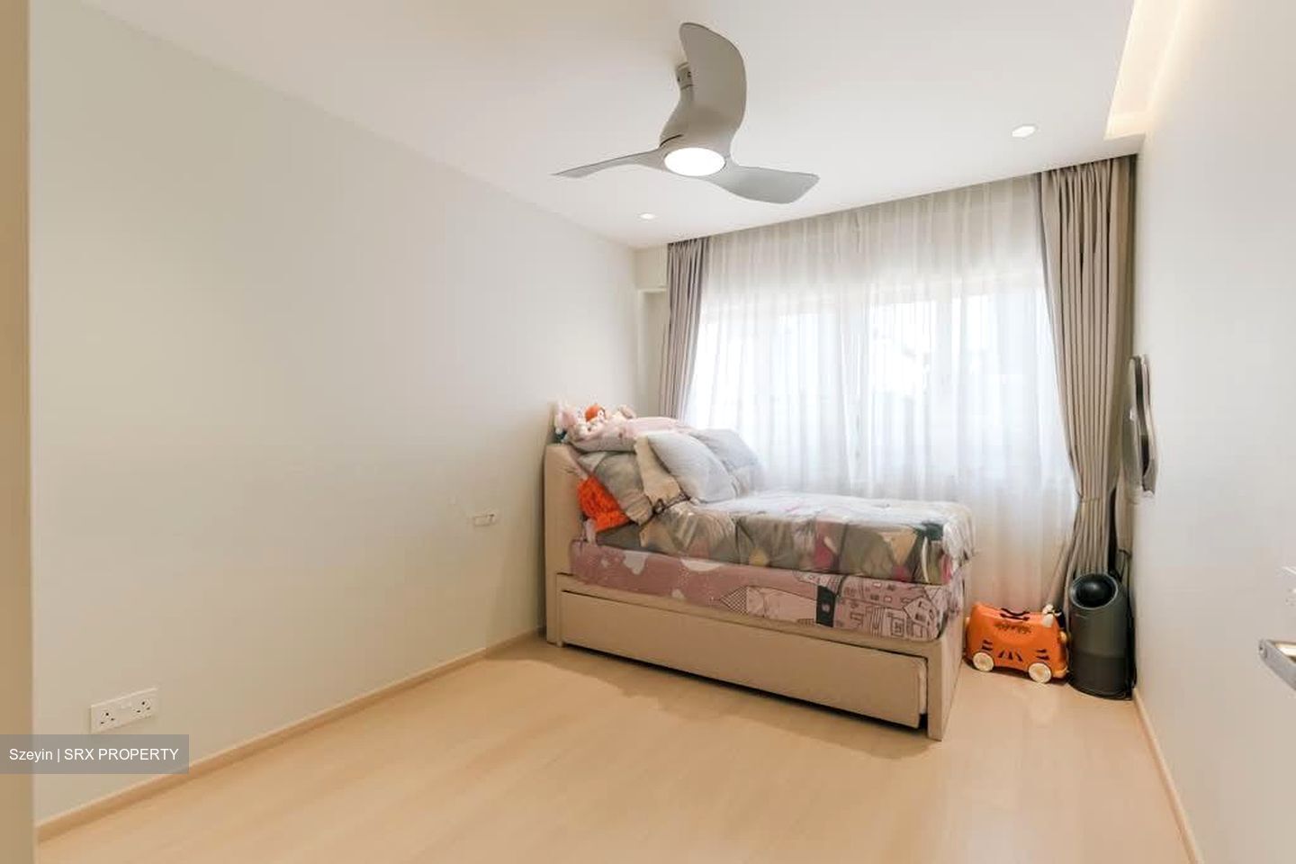 Hillside Drive (D19), Terrace #577920971